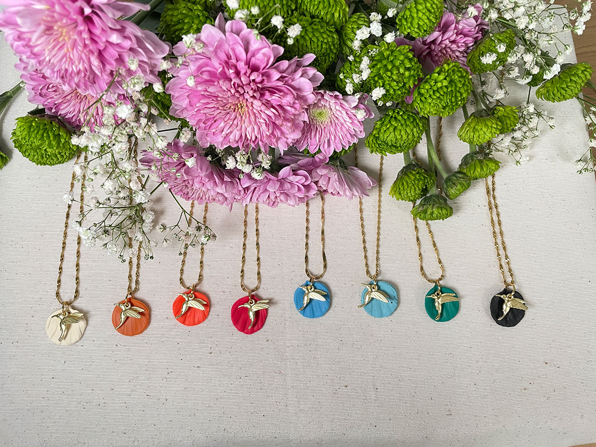 Collares artesanales de colores colibri