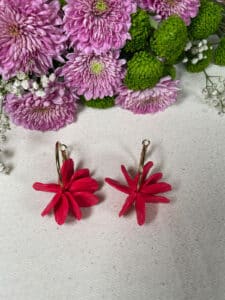 Pendientes artesanales rojos petalos