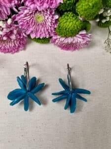 Pendientes artesanales pétalos turquesas